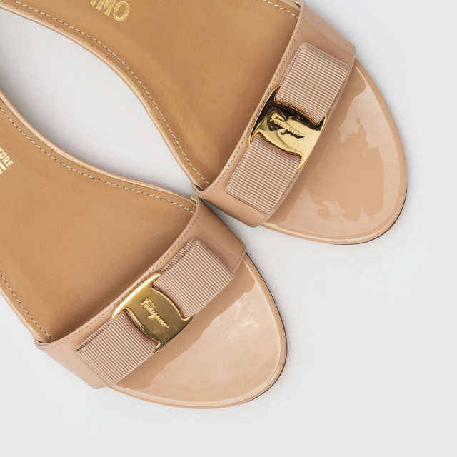 Босоніжки Salvatore Ferragamo