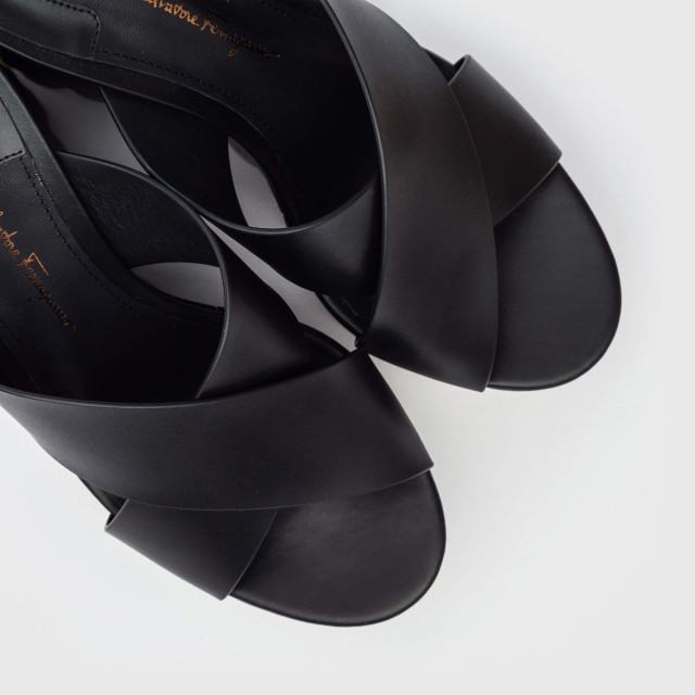 Сабо Salvatore Ferragamo