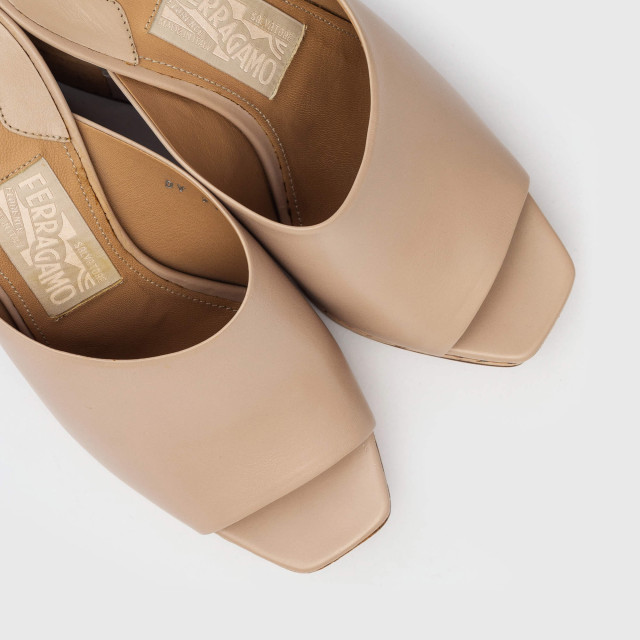 Сабо Salvatore Ferragamo