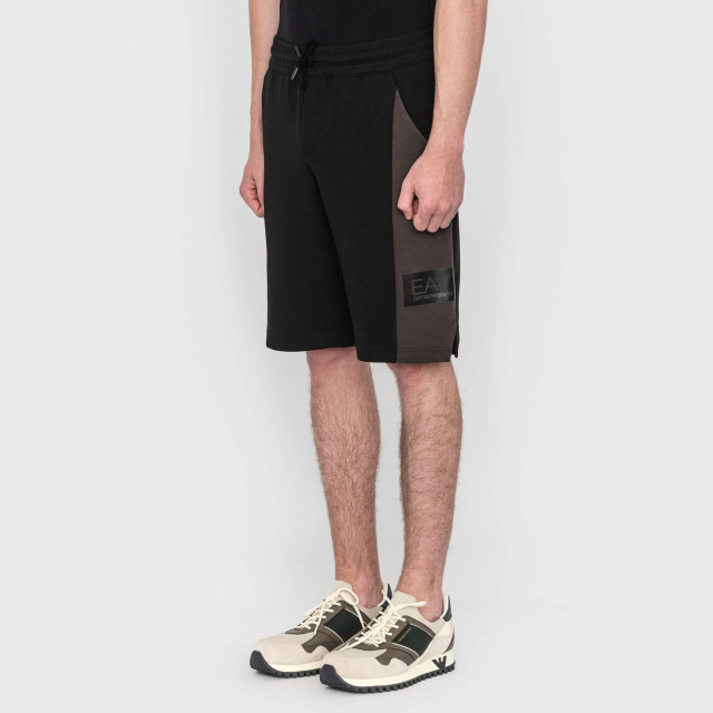 Шорти Emporio Armani EA7