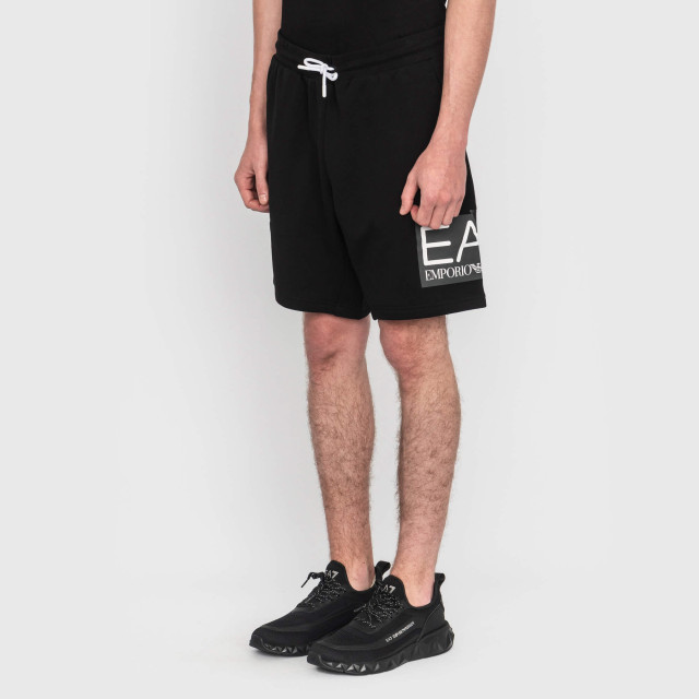 Шорты Emporio Armani EA7