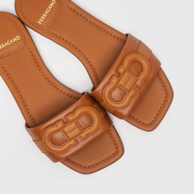 Шльопанці Salvatore Ferragamo 