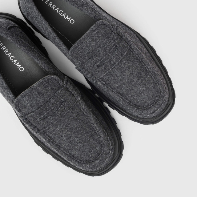 Лофери Salvatore Ferragamo