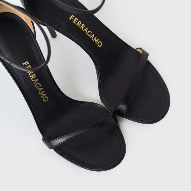 Босоніжки Salvatore Ferragamo 